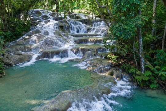 Private Tour from Montego Bay to Ocho Rios Blue Hole Tubing and Shopping