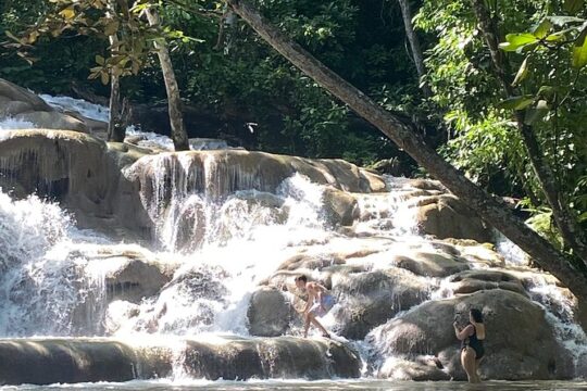 Mayfield Falls with French Tour Guide