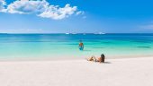 7 mile beach: breathtaking